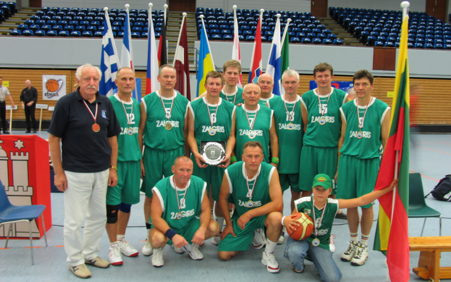 Algirdas Lingė su komanda Algirdas Lingė su komanda