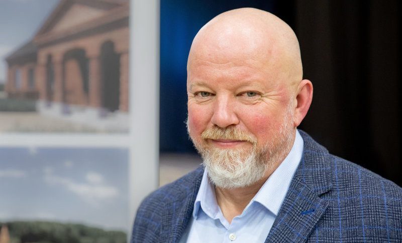 Famous traveller and TV & radio journalist Vytaras Radzevičius Vytaras decided to have a knee joint replacement operation after he suffered for 10 years